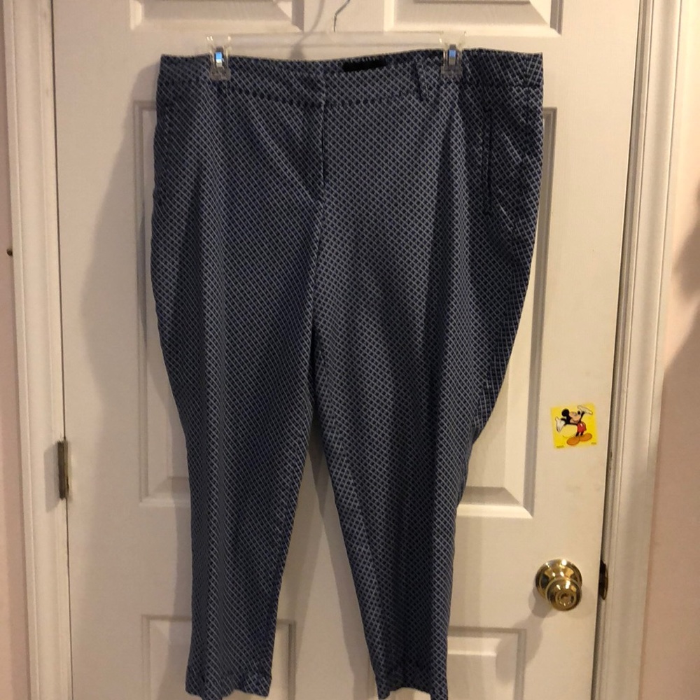 Ladies cuffed capris